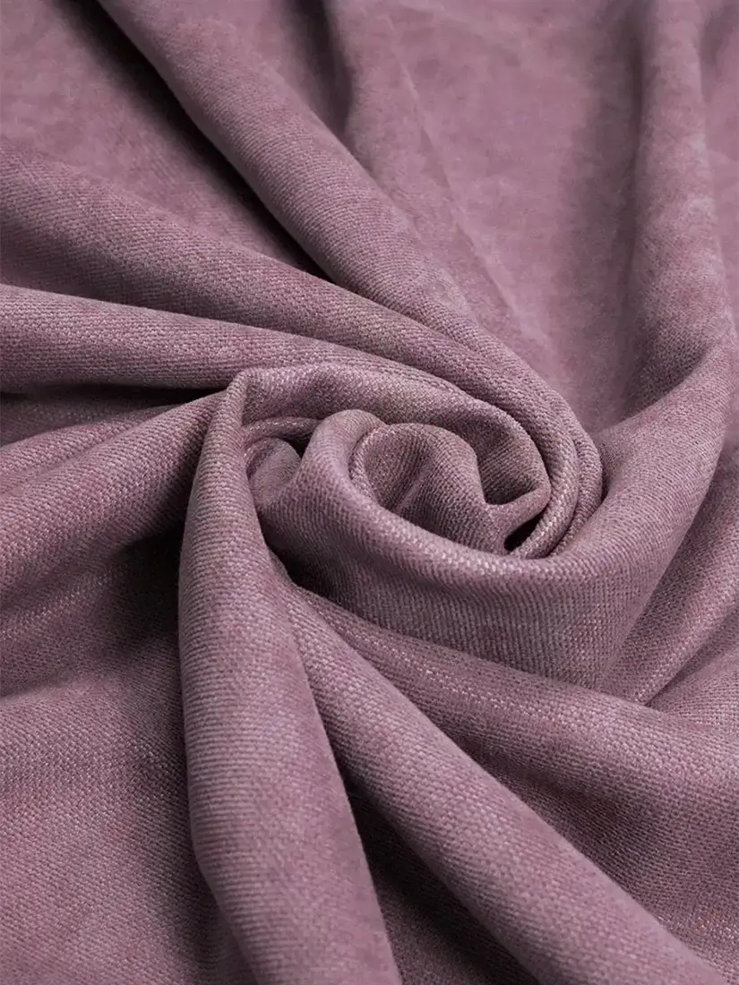 Сиреневый велюр собран мягкими волнами - Mauve Cloud, велюровые шторы